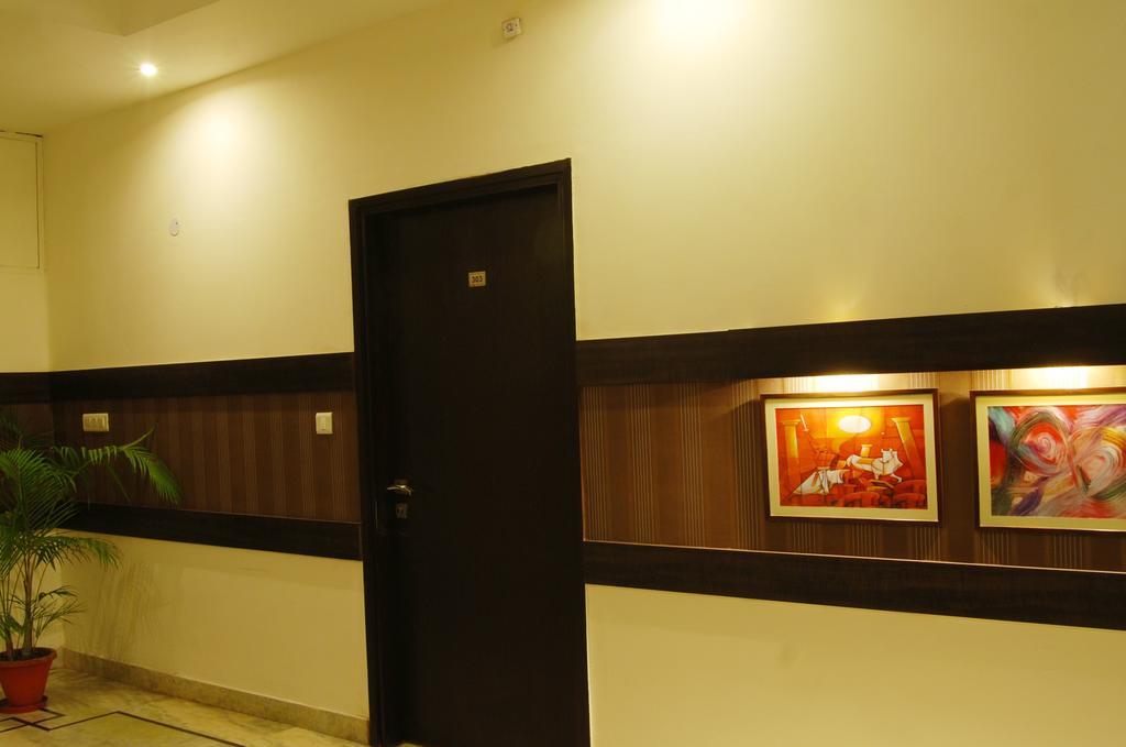 Hotel Deer Parkk New Delhi Exterior photo