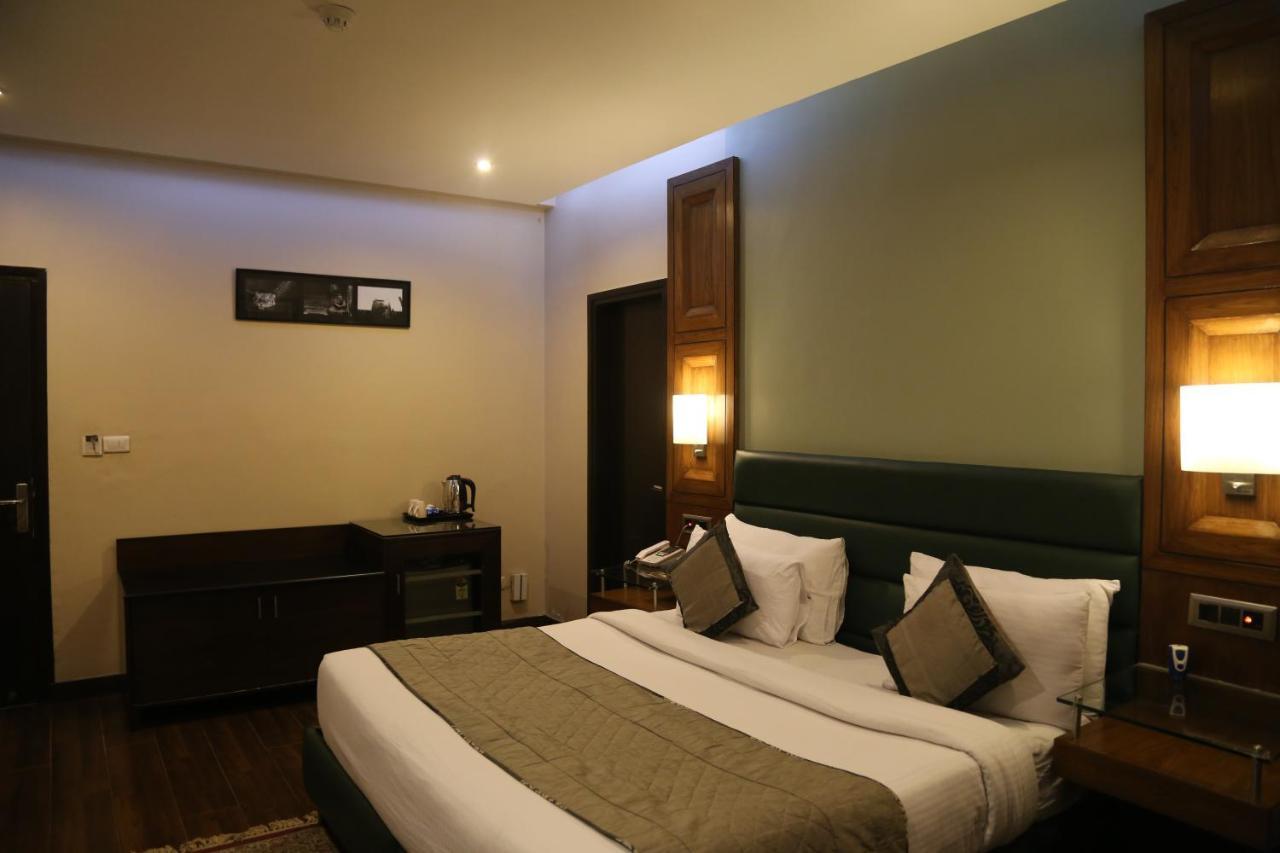 Hotel Deer Parkk New Delhi Exterior photo